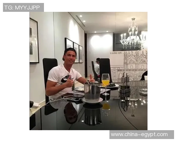 足球明星的奢华生活揭秘：从训练场到私人豪宅的精彩瞬间与背后故事