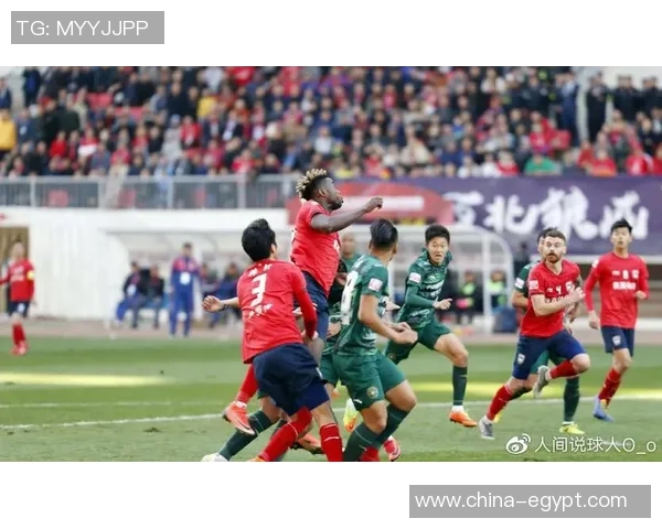 成都足球队以62分领跑世界锦标赛积分榜展现强大实力