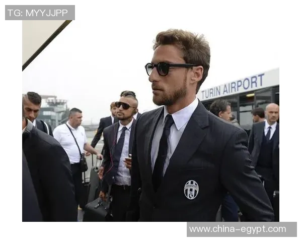 足球明星穿西装的魅力瞬间展现时尚与运动的完美结合